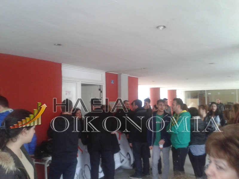 Φοιτητές κατέλαβαν τη ΔΟΥ Πύργου