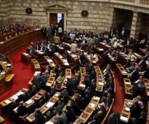 Ένταση στη βουλή για την Κύπρο