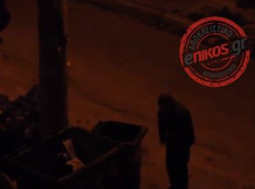 ΒΙΝΤΕΟ-Ο 60χρονος που ψάχνει για φαγητό στο σκοτάδι