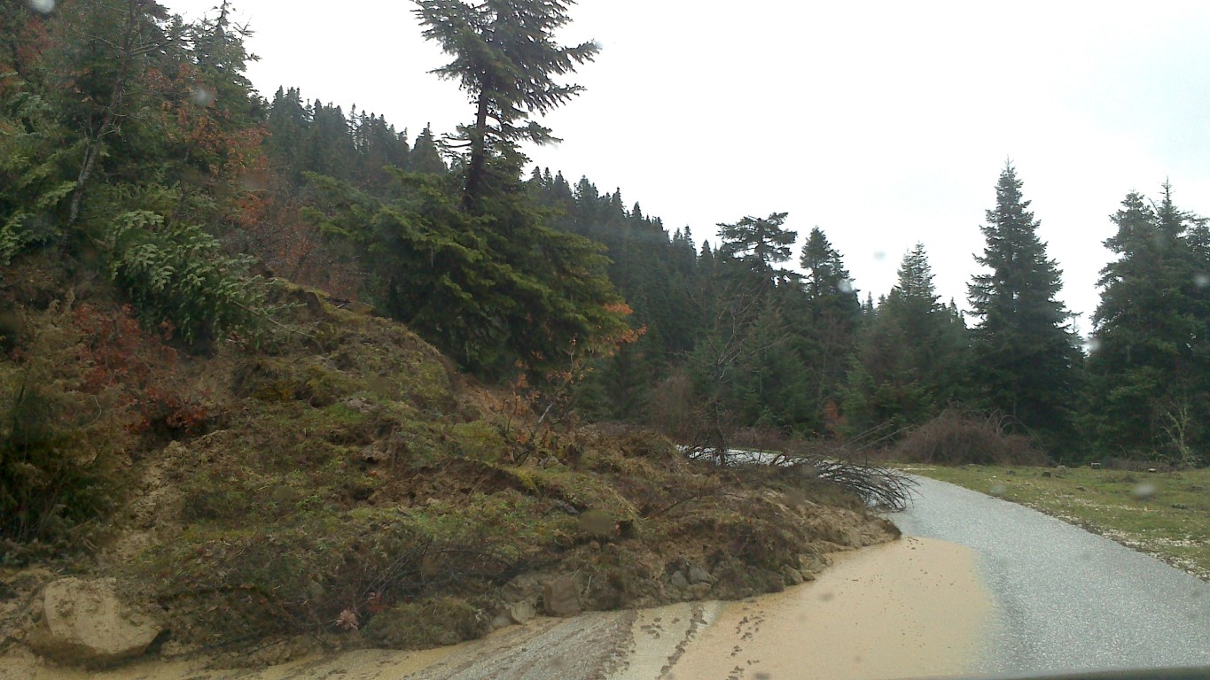 Τρίκαλα: Εικόνες καταστροφής από τη νεροποντή