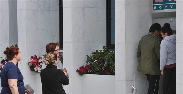 Οικονομολόγοι: Προστατέψτε τους καταθέτες