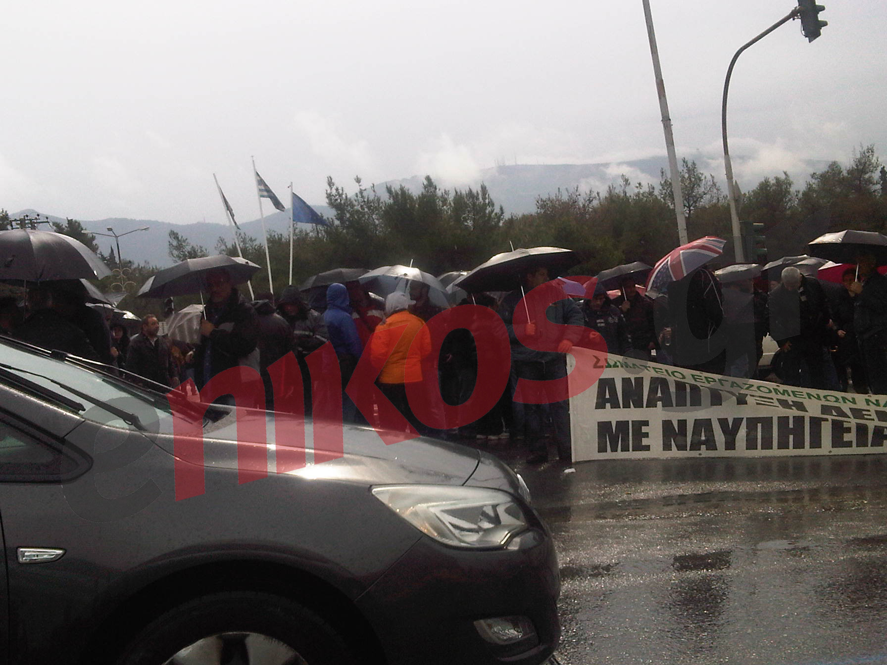 ΦΩΤΟ-Διαμαρτύρονται οι ναυτεργάτες