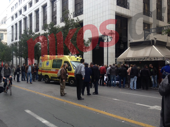 ΦΩΤΟ-Αστυνομικός παρέσυρε γυναίκα