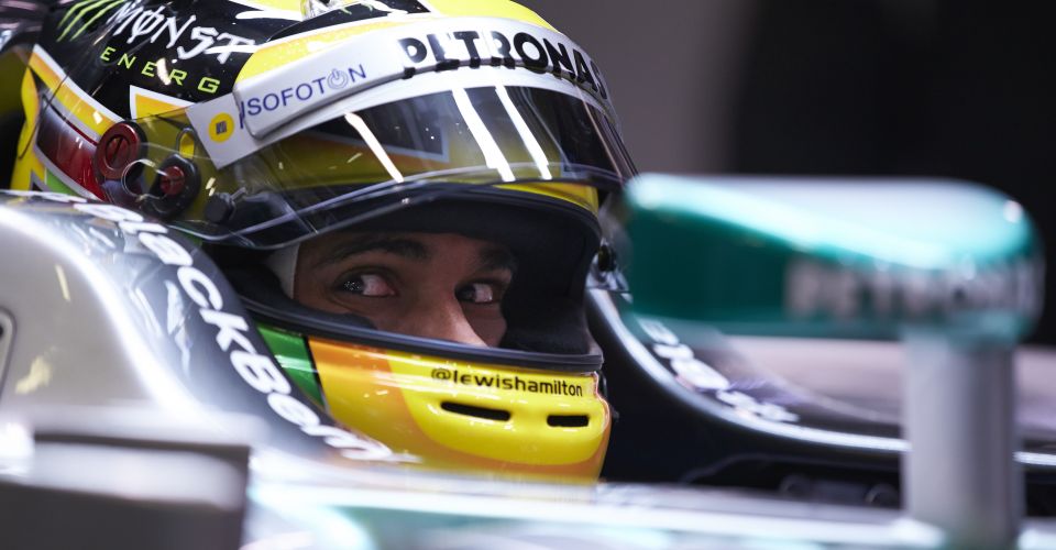 «Ματιές» στη Red Bull από Χάμιλτον;