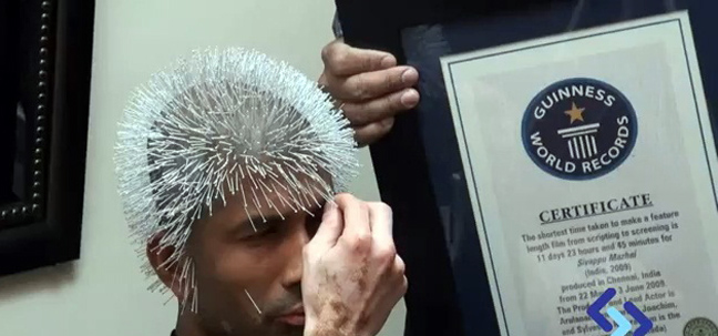 Έβαλε 2.100 βελόνες στο… κεφάλι του