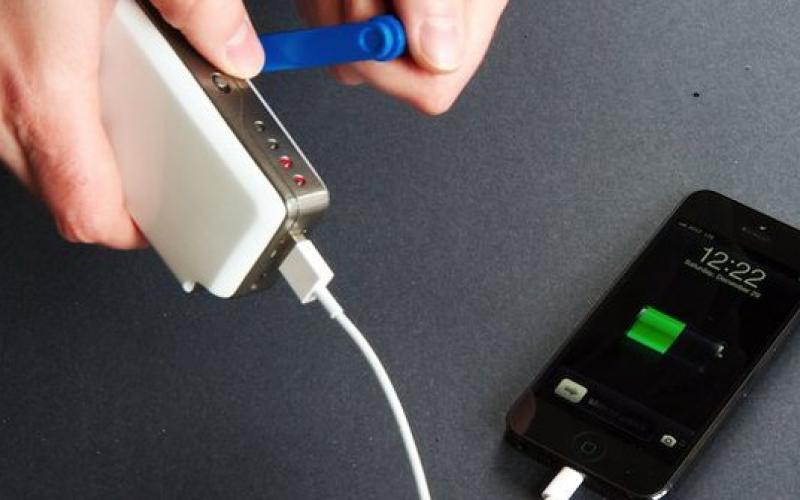 Φορτιστής κινητού με… μανιβέλα