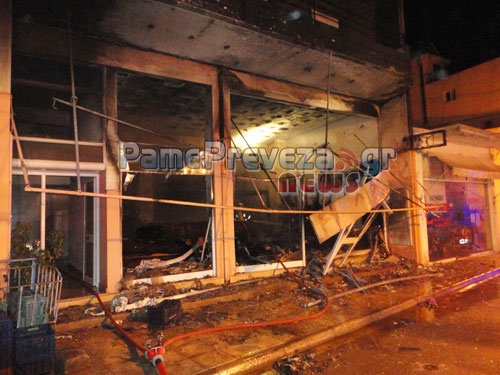 BINTEO-Βιβλιοπωλείο τυλίχτηκε στις φλόγες