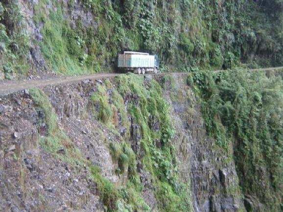 ΒΙΝΤΕΟ-Ο πιο επικίνδυνος δρόμος του κόσμου