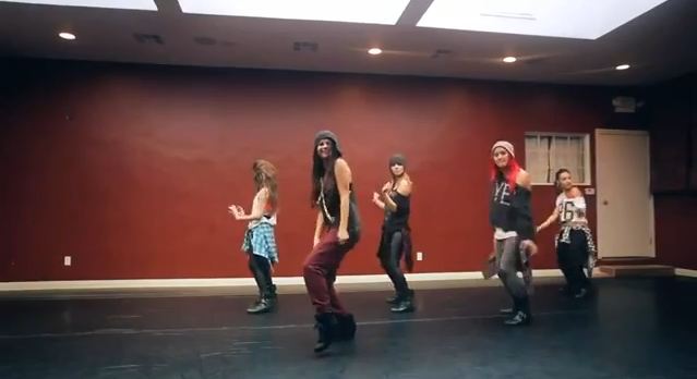 BINTEO-To τραγούδι της Γκόμεζ για τον Μπίμπερ