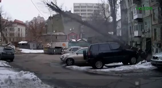 ΒΙΝΤΕΟ-Γλίτωσε από καθαρή τύχη!