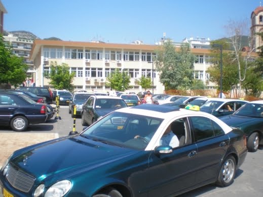 Σπάζουν και κλέβουν ταξί στην Ξάνθη