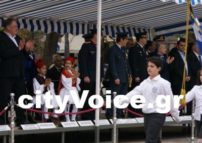 ΦΩΤΟ-Πιτσιρικάδες… βουλευτές