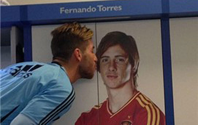 ΦΩΤΟ-Το φιλί του Ράμος στον Τόρες