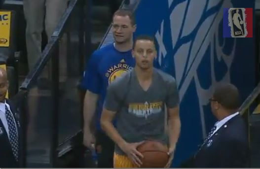 ΒΙΝΤΕΟ-Έβαλε καλάθι από τα …αποδυτήρια