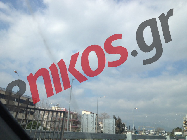 ΦΩΤΟ – Μέρα μεσημέρι με τα φώτα αναμμένα…