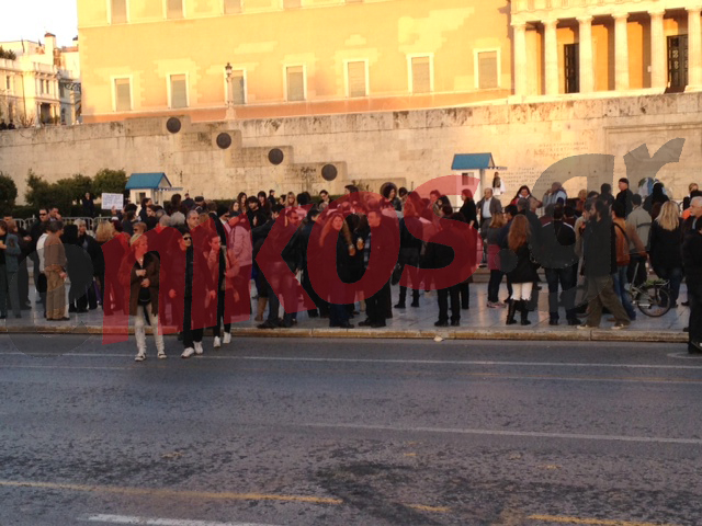ΦΩΤΟ-Τώρα.Οι Αγανακτισμένοι στο Σύνταγμα
