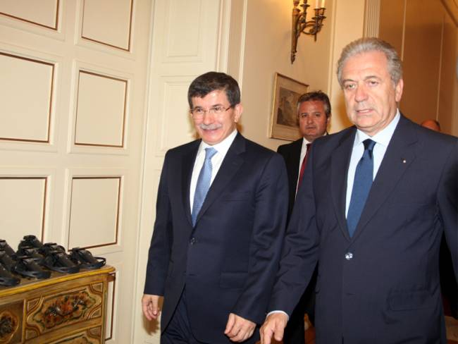 Συνάντησε τον Νταβούτογλου ο Αβραμόπουλος