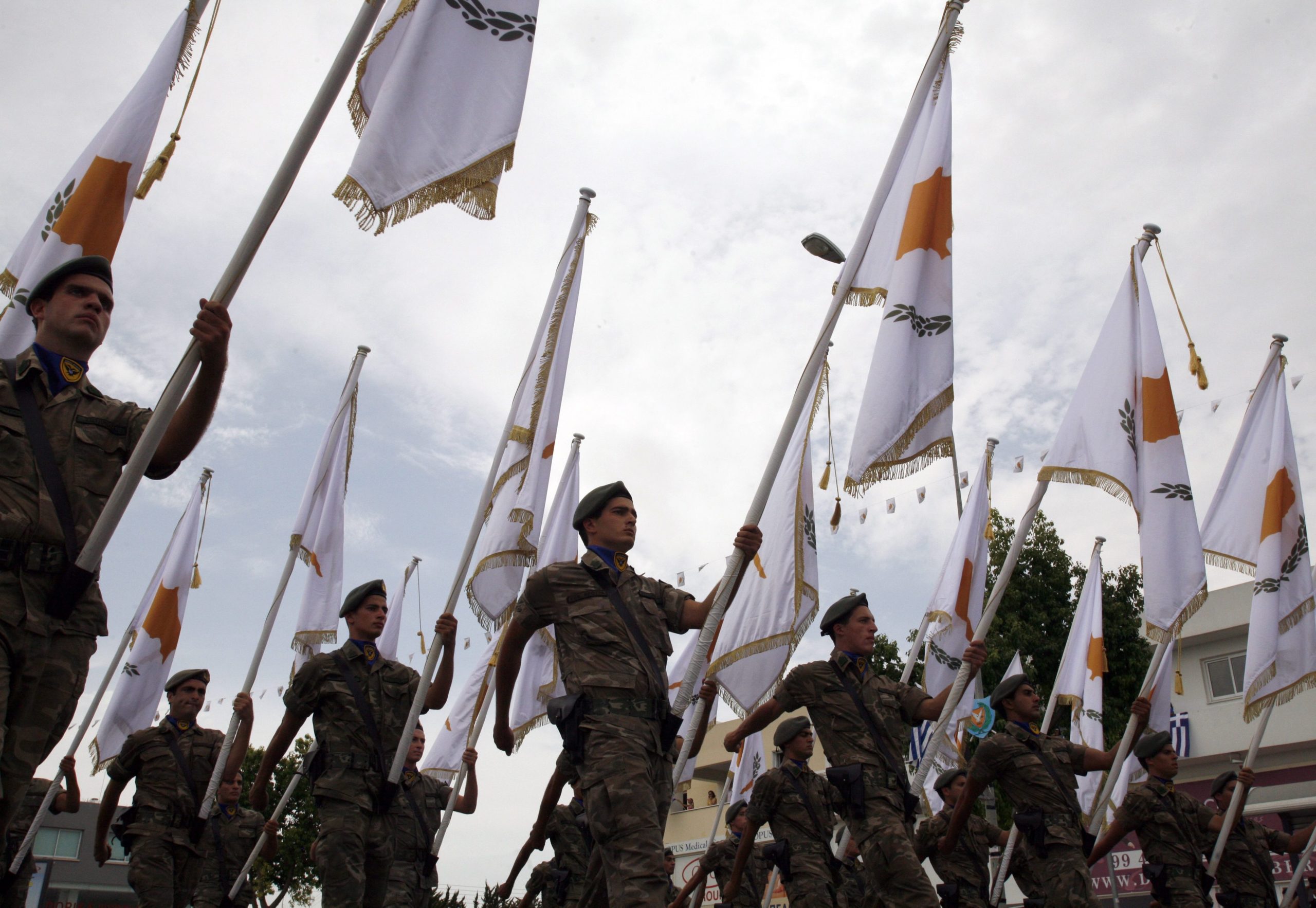 Κύπρος: Στρατιώτες έκαψαν γερμανικές σημαίες;