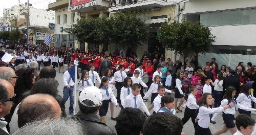 Ιεράπετρα: Με μαύρο περιβραχιόνιο οι μαθητές