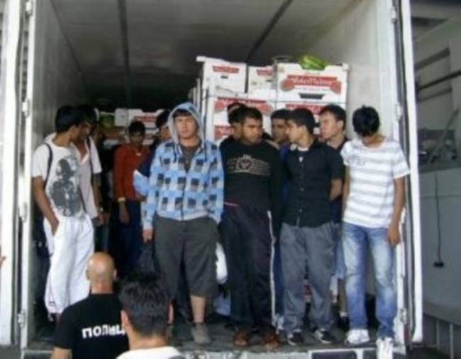 30 αλλοδαποί στοιβαγμένοι σε καρότσα