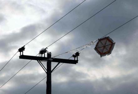 Τι θα κάνετε αν μπλεχτεί χαρταετός σε καλώδια της ΔΕΗ