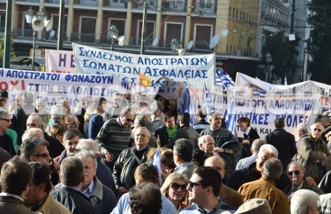 Πορεία απόστρατων στο κέντρο της Θεσσαλονίκης