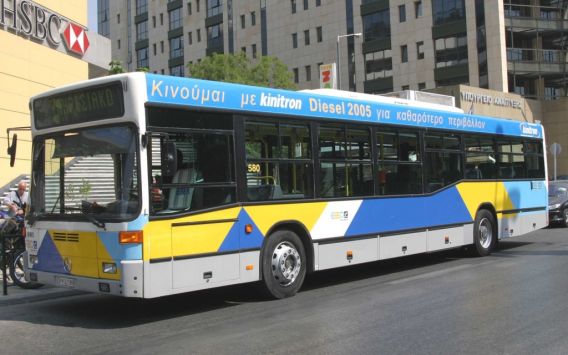 Τώρα-4 τραυματίες από σύγκρουση λεωφορείου με ΙΧ στη Νίκαια