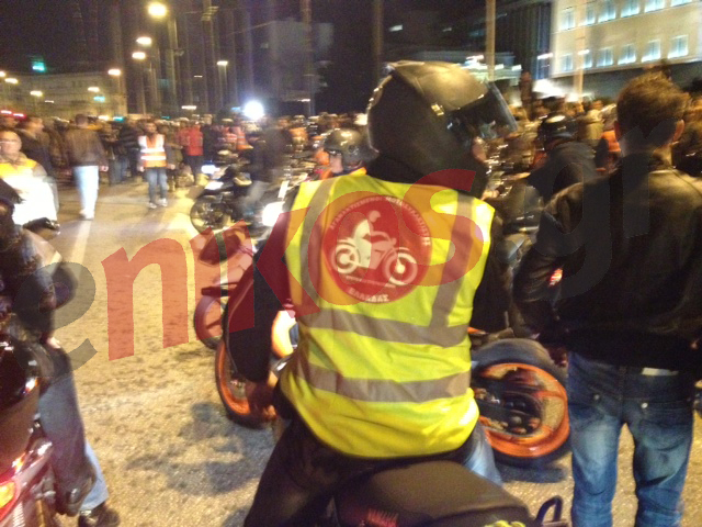 ΒΙΝΤΕΟ-ΤΩΡΑ: Στο Σύνταγμα οι Μοτοσικλετιστές