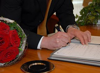 Σαν σήμερα καθιερώθηκε ο πολιτικός γάμος