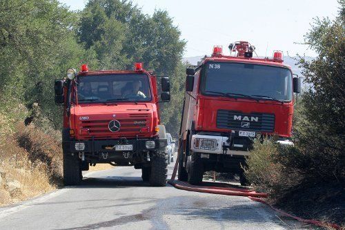 Σε ύφεση οι φωτιές στο Μάραθο και τα Χανιά