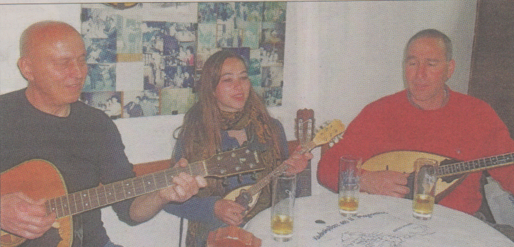 H Ελβετή που παίζει μπαγλαμά