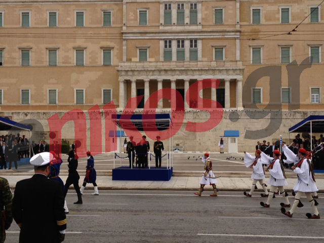 ΤΩΡΑ-ΦΩΤΟ:Η Προεδρική φρουρά στην παρέλαση