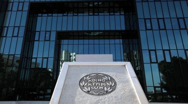 Τώρα-Συγκέντρωση έξω από την τράπεζα Κύπρου στη Λευκωσία