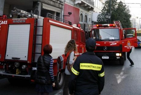 ΤΩΡΑ-Πυρκαγιά σε κατάστημα του Ηρακλείου