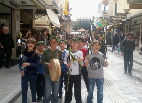 Οι «χελιδονιστές» έφεραν την Άνοιξη