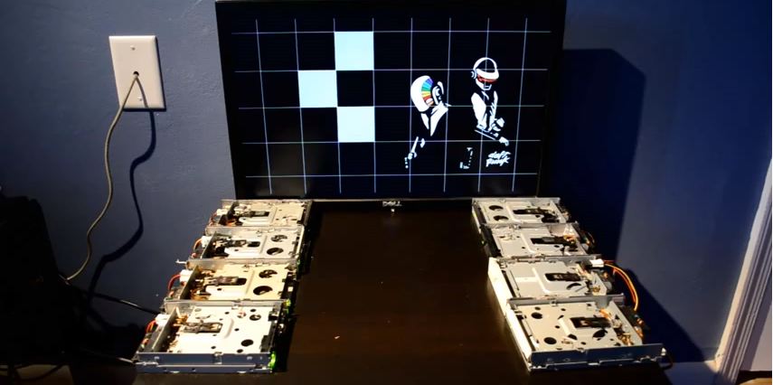 Παίζει μουσική με… δισκέτες