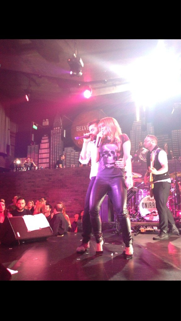 Η Κοκκίνου «αγκαλιά» με τους Onirama