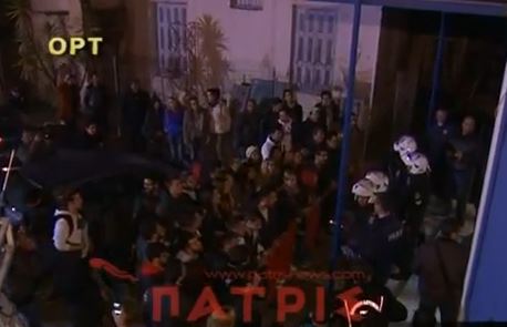 ΒΙΝΤΕΟ- Σε φοιτητικό κλοιό ο Τζαβάρας