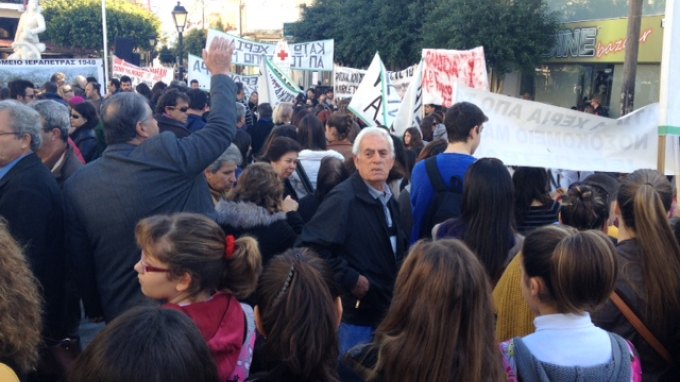 Κατέλαβαν την ΔΟΥ Α.Νικολάου