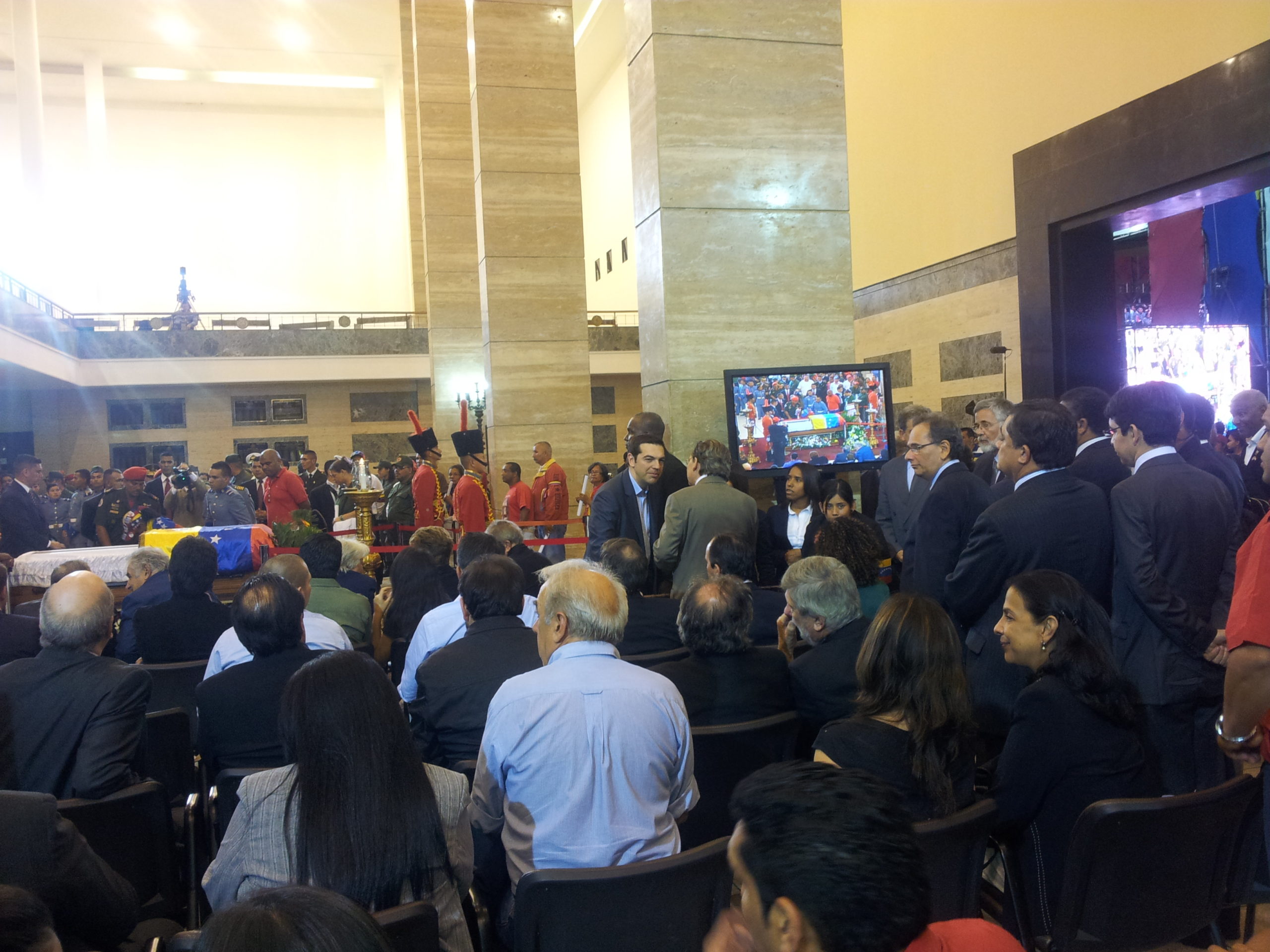 ΦΩΤΟ-Ο Τσίπρας στην κηδεία του Τσάβες