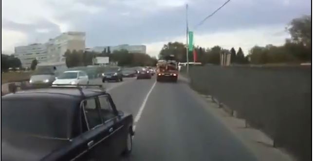 ΒΙΝΤΕΟ-Ο Ρώσος «ιππότης» της ασφάλτου