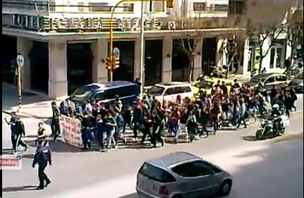 ΤΩΡΑ: Πορεία μαθητών στη Θεσσαλονίκη