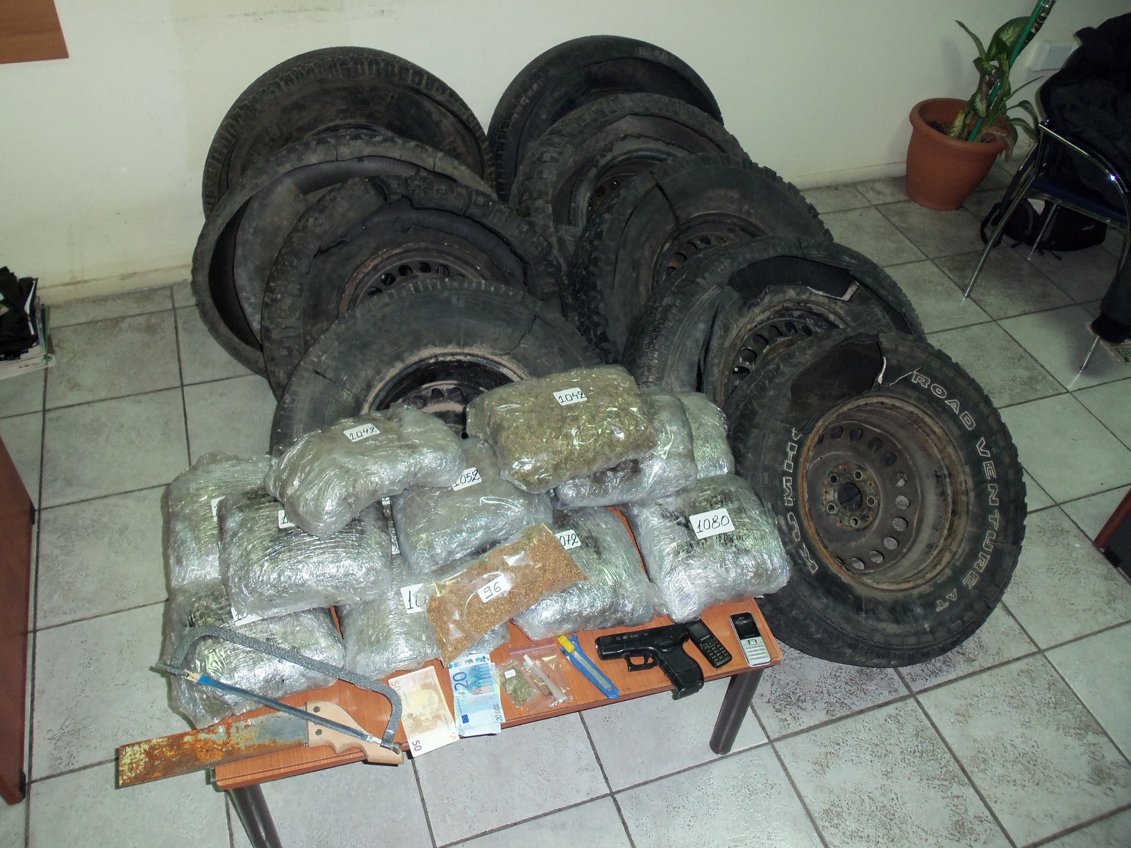 96 κιλά κάνναβης σε ζαντολάστιχα