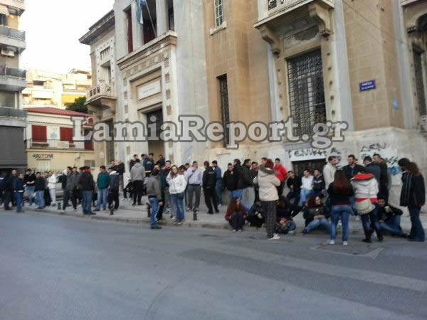 Φοιτητές κατέλαβαν την Περιφέρεια Λαμίας