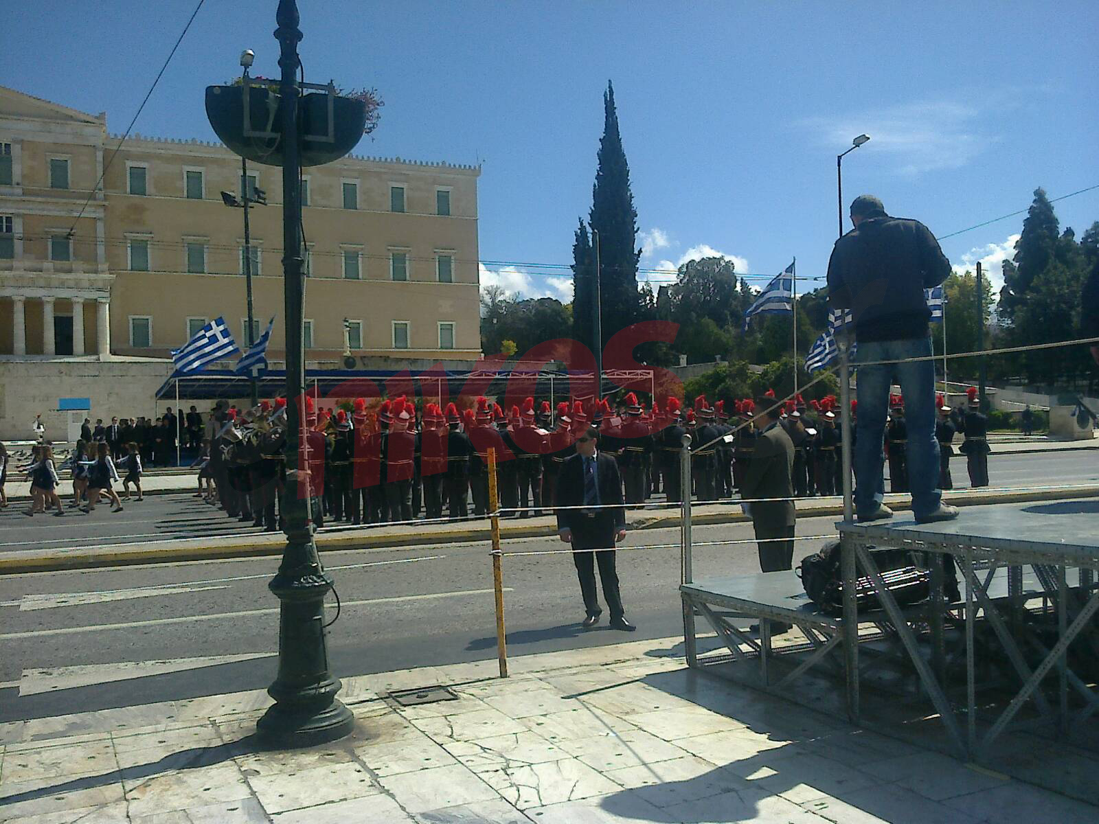 ΤΩΡΑ – ΦΩΤΟ: Δεν πάνε οι δημοσιογράφοι στους πολιτικούς για δηλώσεις