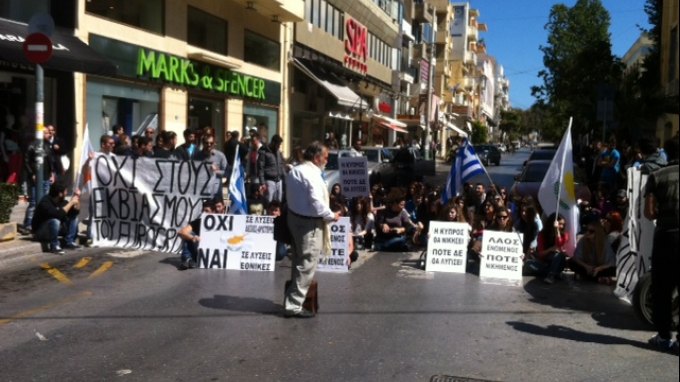 Καθιστική διαμαρτυρία Κυπρίων φοιτητών