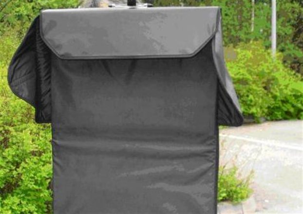 ΦΩΤΟ – Μια αλεξίσφαιρη “κουβέρτα” για την Μέρκελ