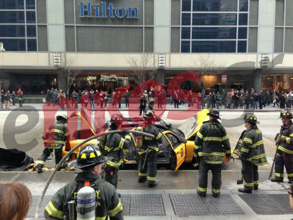 ΦΩΤΟ- Φωτιά απέναντι από το Hilton στη Νέα Υόρκη