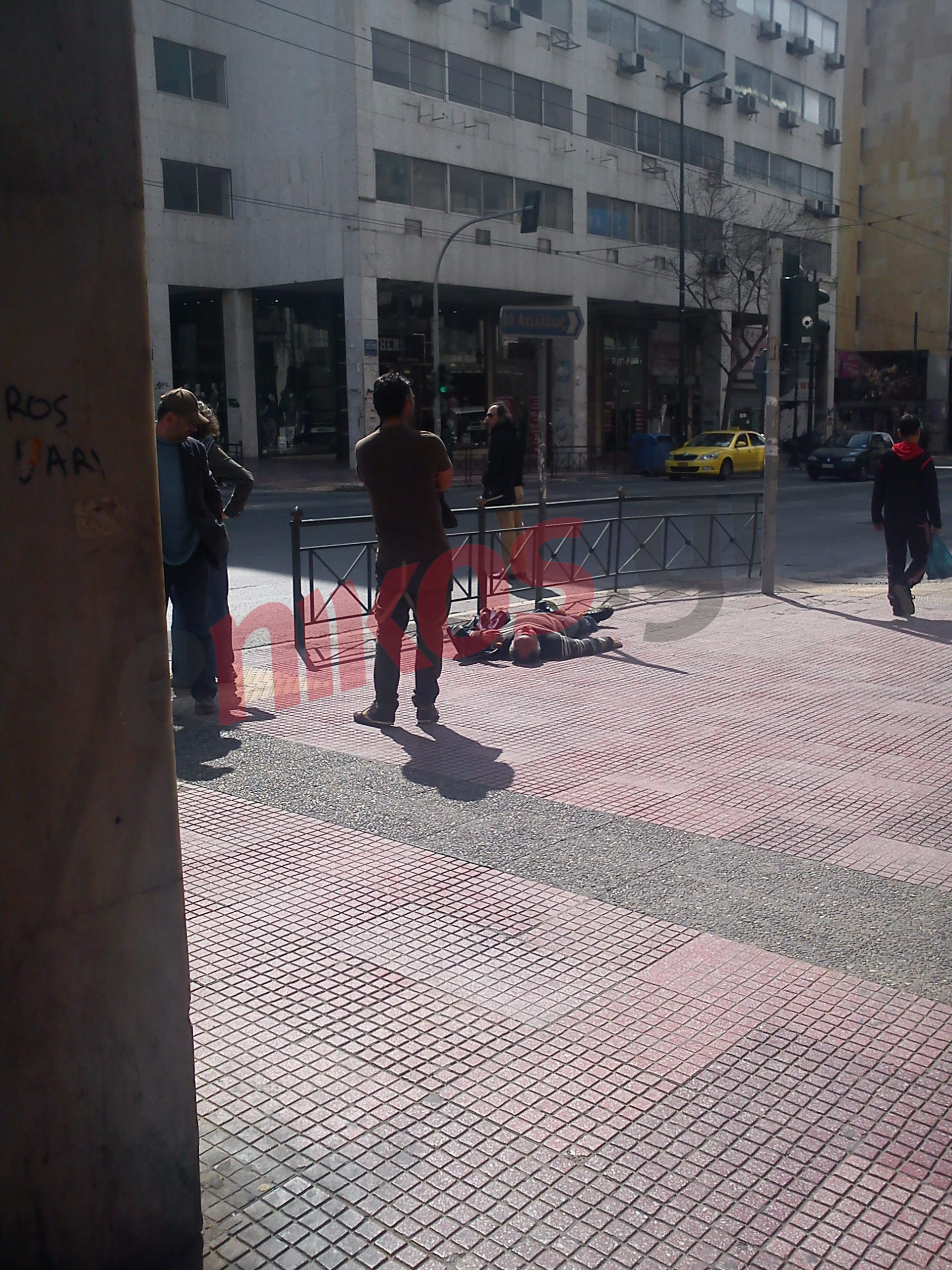 ΦΩΤΟ – Εικόνα σοκ:Δεν τον βοηθά κανένας