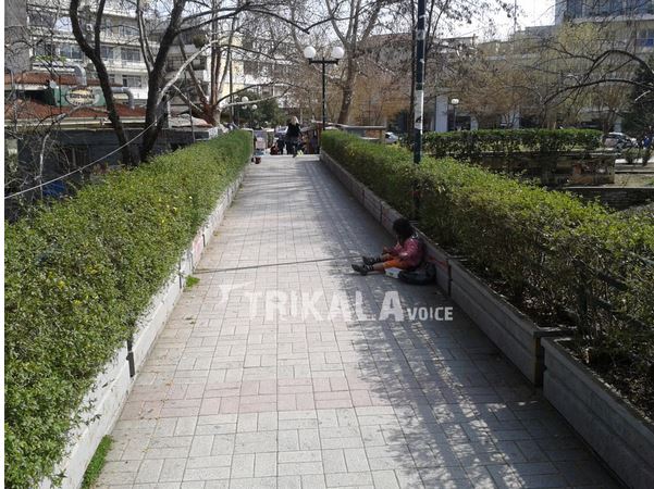 Μια σπαρακτική εικόνα στα Τρίκαλα